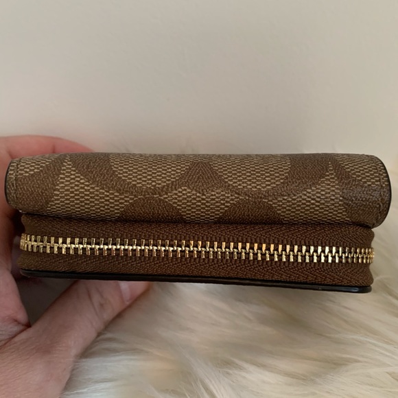 💕NEW💕COACH CROSSBODY AND A WALLET - Picture 6 of 8